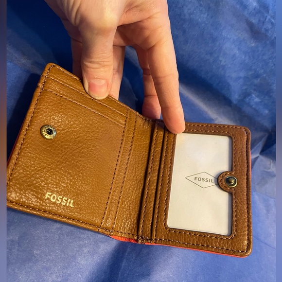 Fossil’s Abstract Designed PVC Coated Textile Folding Wallet - Picture 9 of 10